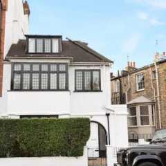 Отель 3 Bedroom House in Hampstead Village Sleeps 6 парковка