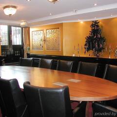 Отель The Toren