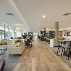 Отель Hampton by Hilton London Stansted Airport гостиничный бар