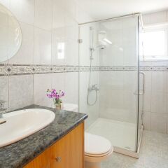 Отель Protaras Views Villa Кипр, Протарас - отзывы, цены и фото номеров - забронировать отель Protaras Views Villa онлайн ванная фото 2
