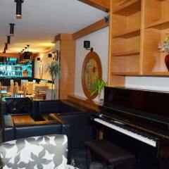 Отель La Piano гостиничный бар фото 2
