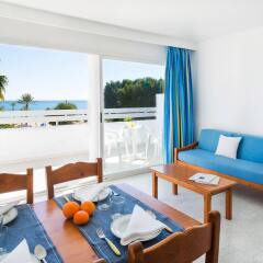 Апартаменты Magalluf Strip Apartment комната для гостей фото 2