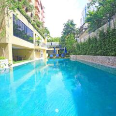 Siri Sathorn Hotel бассейн