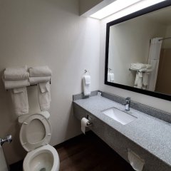 Days Inn by Wyndham Lexington in Clemmons, United States of America from 78$, photos, reviews - zenhotels.com bathroom