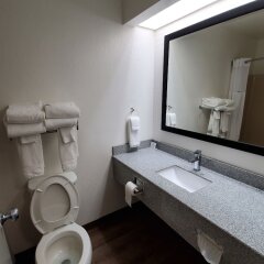 Days Inn by Wyndham Lexington in Lexington, United States of America from 91$, photos, reviews - zenhotels.com bathroom