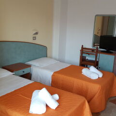 Hotel Ariosto сейф в номере