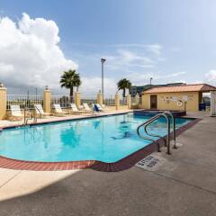 Отель Comfort Suites Galveston США, Галвестон - отзывы, цены и фото номеров - забронировать отель Comfort Suites Galveston онлайн бассейн фото 2