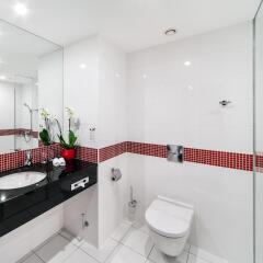 Отель Vienna House Easy Pilsen Чехия, Пльзень - 3 отзыва об отеле, цены и фото номеров - забронировать отель Vienna House Easy Pilsen онлайн ванная