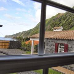 Отель Casas da Fajã Португалия, Мадалена - отзывы, цены и фото номеров - забронировать отель Casas da Fajã онлайн балкон