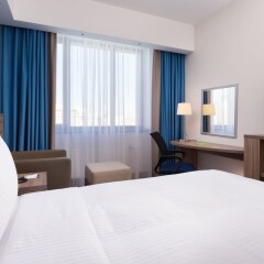 Гостиница Hampton By Hilton Astana Triumphal Arch Казахстан, Нур-Султан - отзывы, цены и фото номеров - забронировать гостиницу Hampton By Hilton Astana Triumphal Arch онлайн комната для гостей фото 5