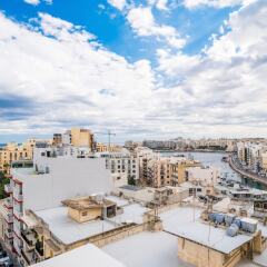 Отель Saint Julian's Penthouse Apartment Мальта, Сан Джулианс - отзывы, цены и фото номеров - забронировать отель Saint Julian's Penthouse Apartment онлайн балкон