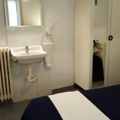 Отель Hostal Parisien Испания, Барселона - отзывы, цены и фото номеров - забронировать отель Hostal Parisien онлайн ванная фото 2