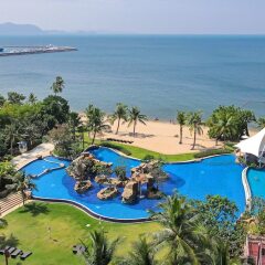 Отель White Sand Beach Residences Pattaya пляж