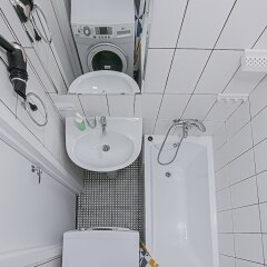 Гостиница City of Rivers Near Hermitage 2 Rooms в Санкт-Петербурге отзывы, цены и фото номеров - забронировать гостиницу City of Rivers Near Hermitage 2 Rooms онлайн Санкт-Петербург ванная фото 2