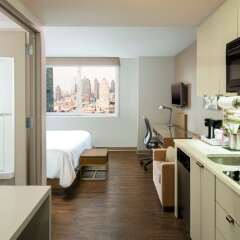 Отель Element Times Square West в номере фото 2