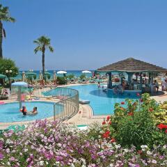 Sunrise Beach Hotel бассейн