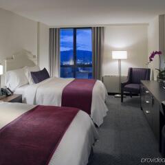 Отель Delta Hotels by Marriott Burnaby Conference Centre Канада, Бурнаби - отзывы, цены и фото номеров - забронировать отель Delta Hotels by Marriott Burnaby Conference Centre онлайн комната для гостей фото 2