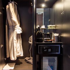 DoubleTree by Hilton Hotel Amsterdam - NDSM Wharf сейф в номере