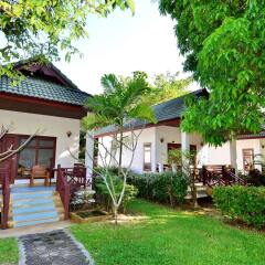 Отель First Bungalow Beach Resort фото 2