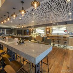 Отель Outrigger Laguna Phuket Beach Resort гостиничный бар
