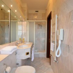 Отель Internazionale Terme Италия, Абано-Терме - отзывы, цены и фото номеров - забронировать отель Internazionale Terme онлайн ванная фото 2