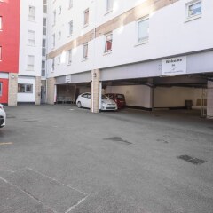 Отель Holyrood Aparthotel Эдинбург парковка