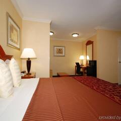 Отель Best Western Hollywood Plaza Inn США, Лос-Анджелес - отзывы, цены и фото номеров - забронировать отель Best Western Hollywood Plaza Inn онлайн ванная