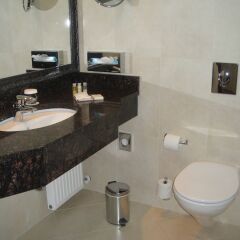 Ramada Hotel & Suites Bucharest North ванная