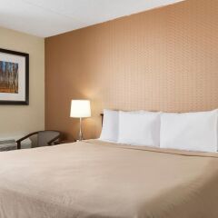 Отель Travelodge by Wyndham Toronto East комната для гостей фото 2
