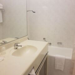 Отель Cannes Palace Hotel Франция, Канны - 2 отзыва об отеле, цены и фото номеров - забронировать отель Cannes Palace Hotel онлайн ванная