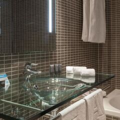 AC Hotel Coslada Aeropuerto ванная