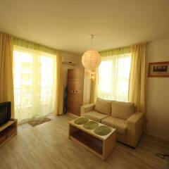 Апартаменты Menada Rainbow Apartments Солнечный берег комната для гостей фото 3