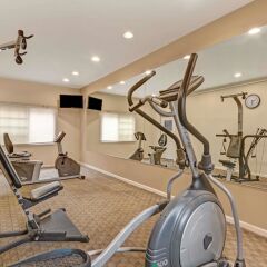 Отель Days Inn Ridgefield фитнесс-зал