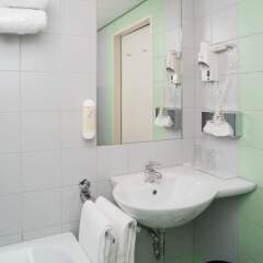 Отель Star Inn Hotel Premium Graz Австрия, Грац - 2 отзыва об отеле, цены и фото номеров - забронировать отель Star Inn Hotel Premium Graz онлайн ванная фото 2
