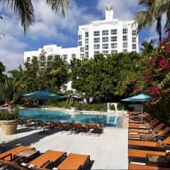 The Palms Hotel & Spa бассейн фото 3