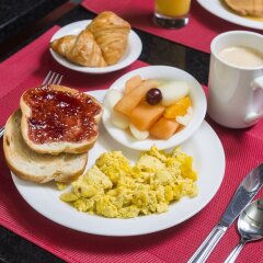 Отель Hôtel & Suites Le Dauphin Québec Канада, Квебек - отзывы, цены и фото номеров - забронировать отель Hôtel & Suites Le Dauphin Québec онлайн питание фото 2