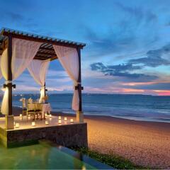Отель The Seminyak Beach Resort & Spa пляж