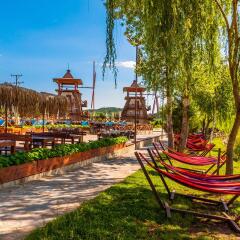 Отель The Wind Mills Hydropark бассейн