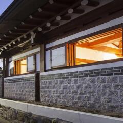 Отель Goiseoul Hanok Guesthouse Южная Корея, Сеул - отзывы, цены и фото номеров - забронировать отель Goiseoul Hanok Guesthouse онлайн вид на фасад