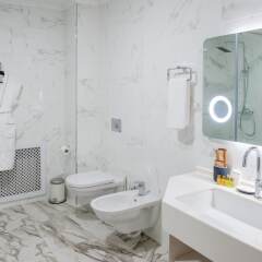 Гостиница The ONE Hotel Astana Казахстан, Нур-Султан - отзывы, цены и фото номеров - забронировать гостиницу The ONE Hotel Astana онлайн ванная