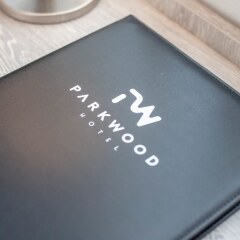 Parkwood Hotel в номере