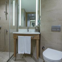 Отель Hampton by Hilton Istanbul Zeytinburnu ванная фото 2