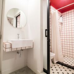 Yaks House Hostel Бангкок ванная
