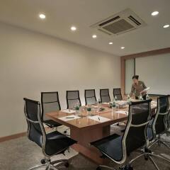 Отель PARKROYAL Serviced Suites Kuala Lumpur Малайзия, Куала-Лумпур - 1 отзыв об отеле, цены и фото номеров - забронировать отель PARKROYAL Serviced Suites Kuala Lumpur онлайн помещение для мероприятий