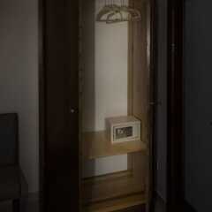 Cerviola Hotel сейф в номере
