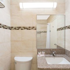 Days Inn by Wyndham Indio in Indio, United States of America from 116$, photos, reviews - zenhotels.com bathroom