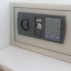 Апартаменты Trinitarios Apartment сейф в номере