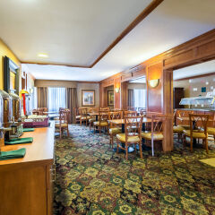 Отель Clarion Inn and Summit Center гостиничный бар