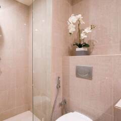 Апартаменты Secluded Apartment in the Heart of Downtown Дубай ванная