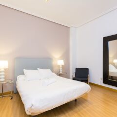 Отель Puerta del Sol Stylish Aparments by Allô Housing Испания, Мадрид - отзывы, цены и фото номеров - забронировать отель Puerta del Sol Stylish Aparments by Allô Housing онлайн комната для гостей фото 2
